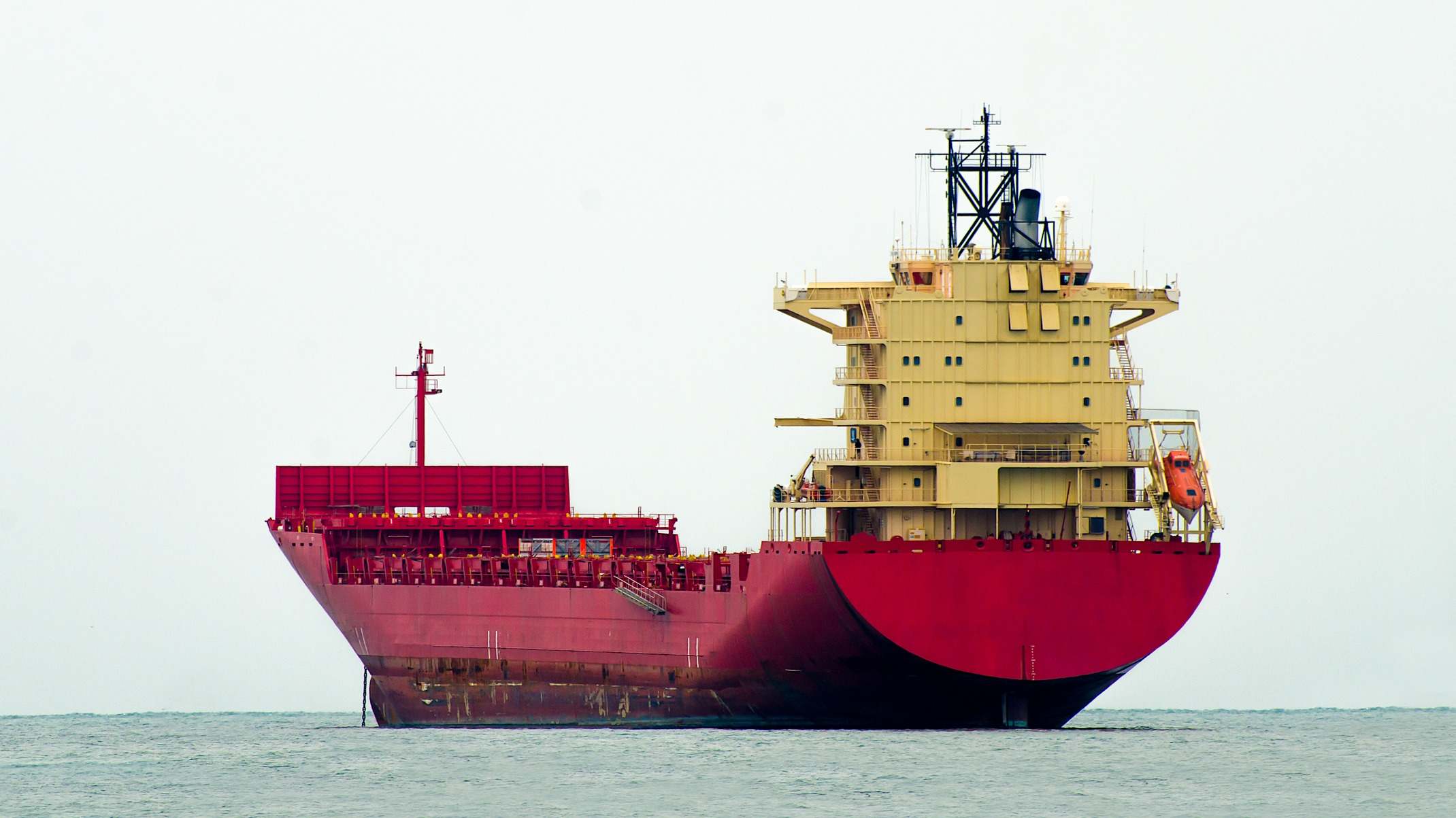 Sold ships. Шлюпка на танкере. Нефтяной танкер Handymax. Танкер PNG. Globus Maritime.