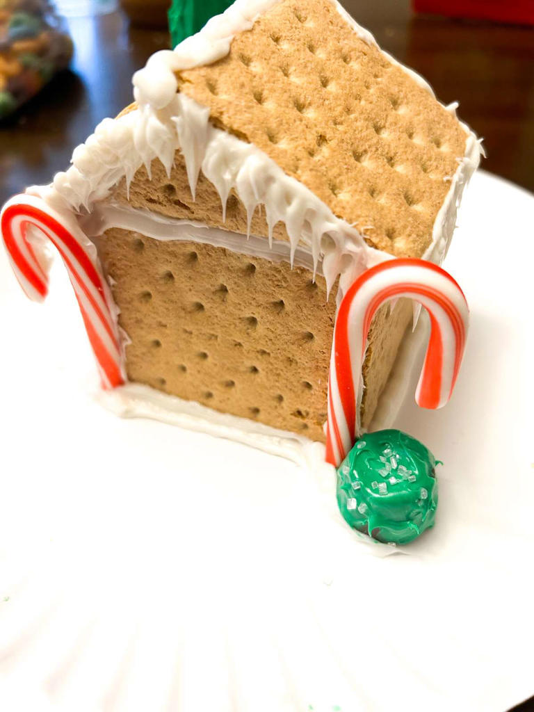 How To Make A Graham Cracker Gingerbread House