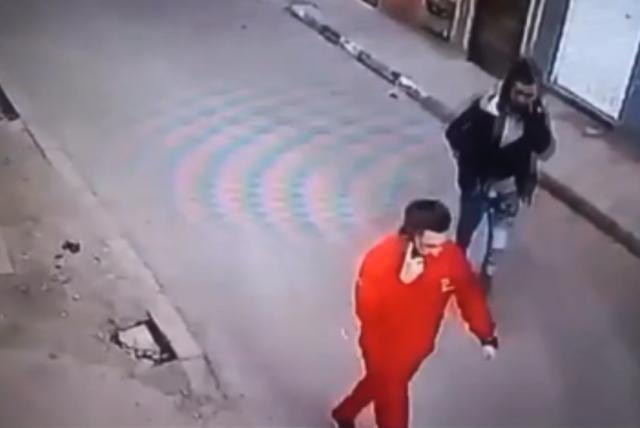 bogotá: sicario le disparó a carnicero que iba para su trabajo en bosa; revelan video