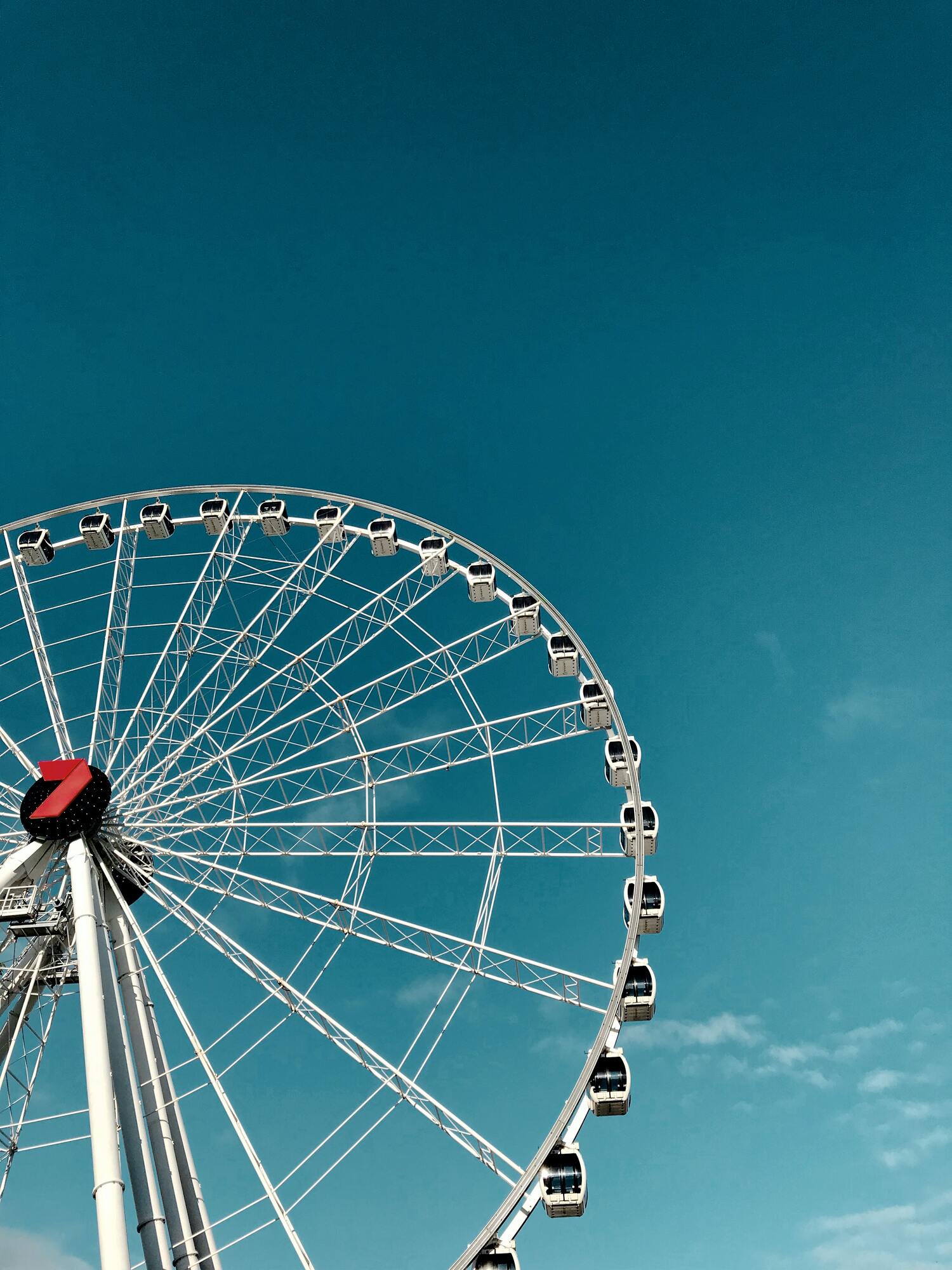 <p>The Ferris wheel in Brisbane, the capital of Queensland, is the best way to get a panoramic view of the city. It's 60 meters (179 feet) high. Like the London Eye in the British capital, it is one of the most touristic places.</p> <p>Photo: Matheus Fradeon / Unsplash</p>