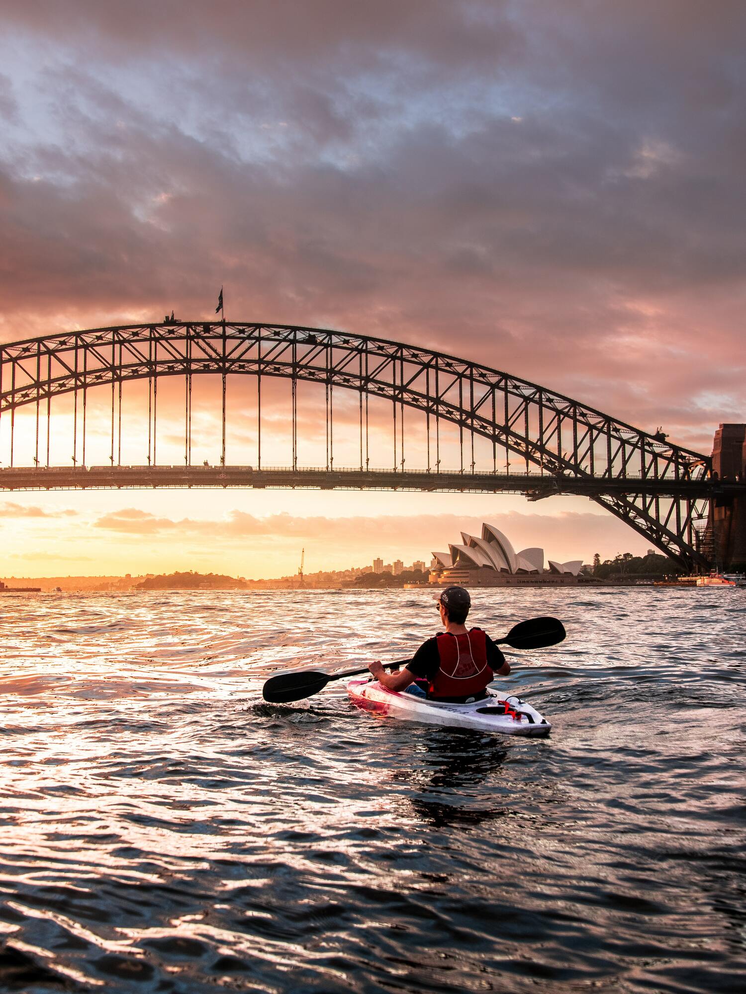 <p>One of the popular outdoor activities in Sydney Bay is kayaking under the Harbour Bridge. This unique experience includes nature, the grandeur of the bridge, and, above all, an unbeatable view of the Opera House. The best time to go out on the river is at sunset when the scenery becomes even more spectacular.</p> <p>Photo: Mads Schmidt Rasmussen / Unsplash</p>
