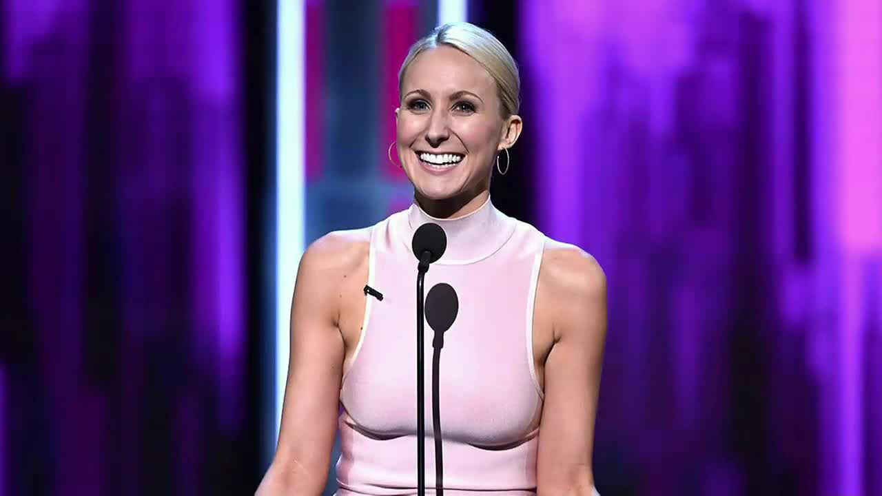 Nikki Glaser announces 2024 hometown date for comedy tour