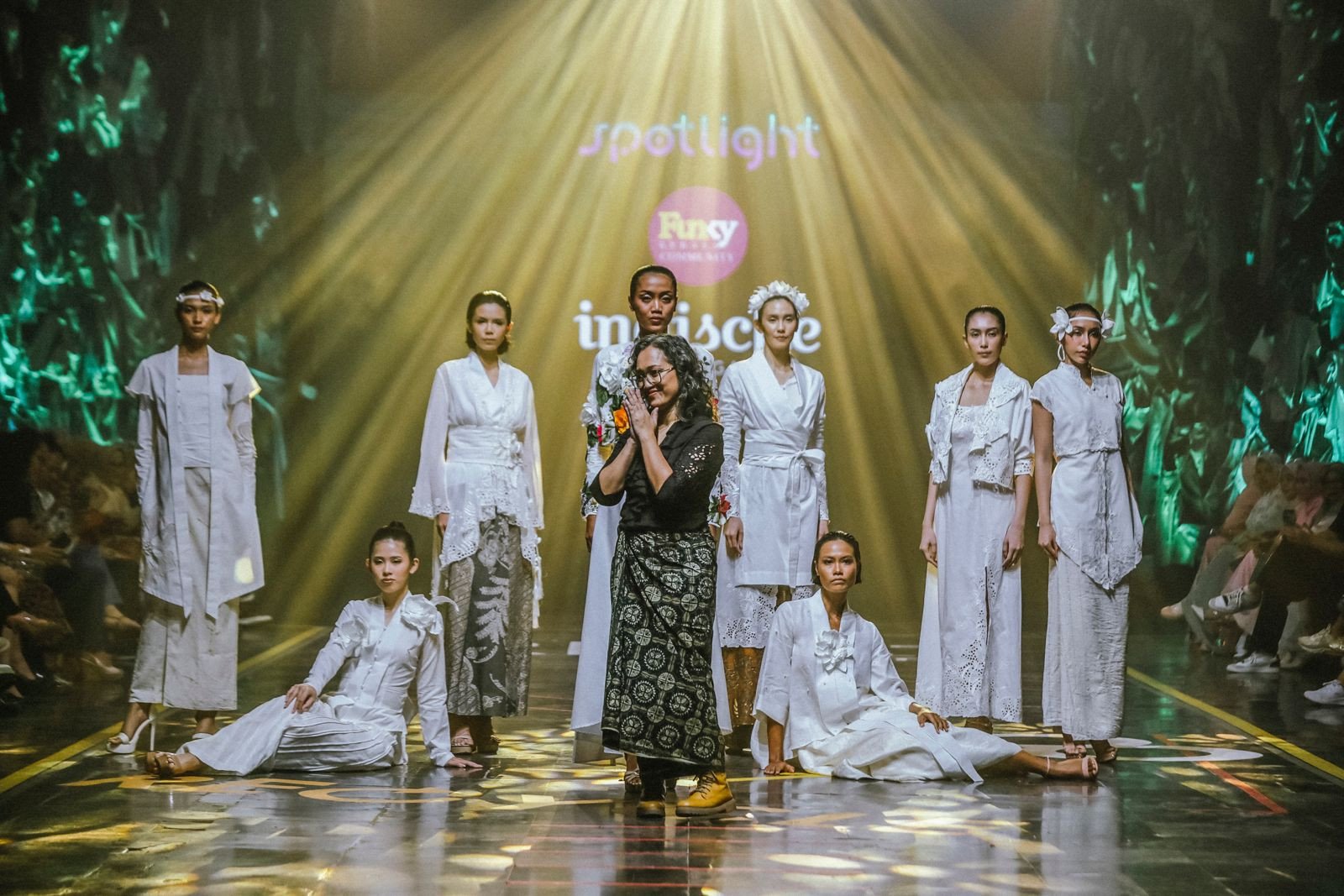 indische by rengganis hadirkan kebaya cinta di spotlight indonesia 2023 – culture: then and now