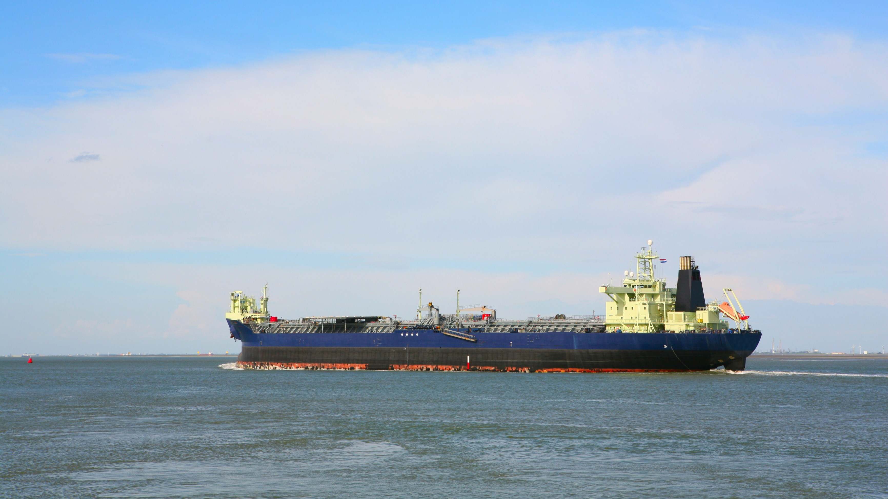 el buque rebosante de petróleo ruso que fuerza a la india a elegir entre occidente u oriente