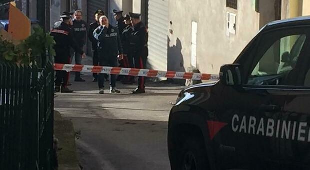 ucciso un uomo a priverno, ferita gravemente la compagna: i carabinieri hanno fermato un parente