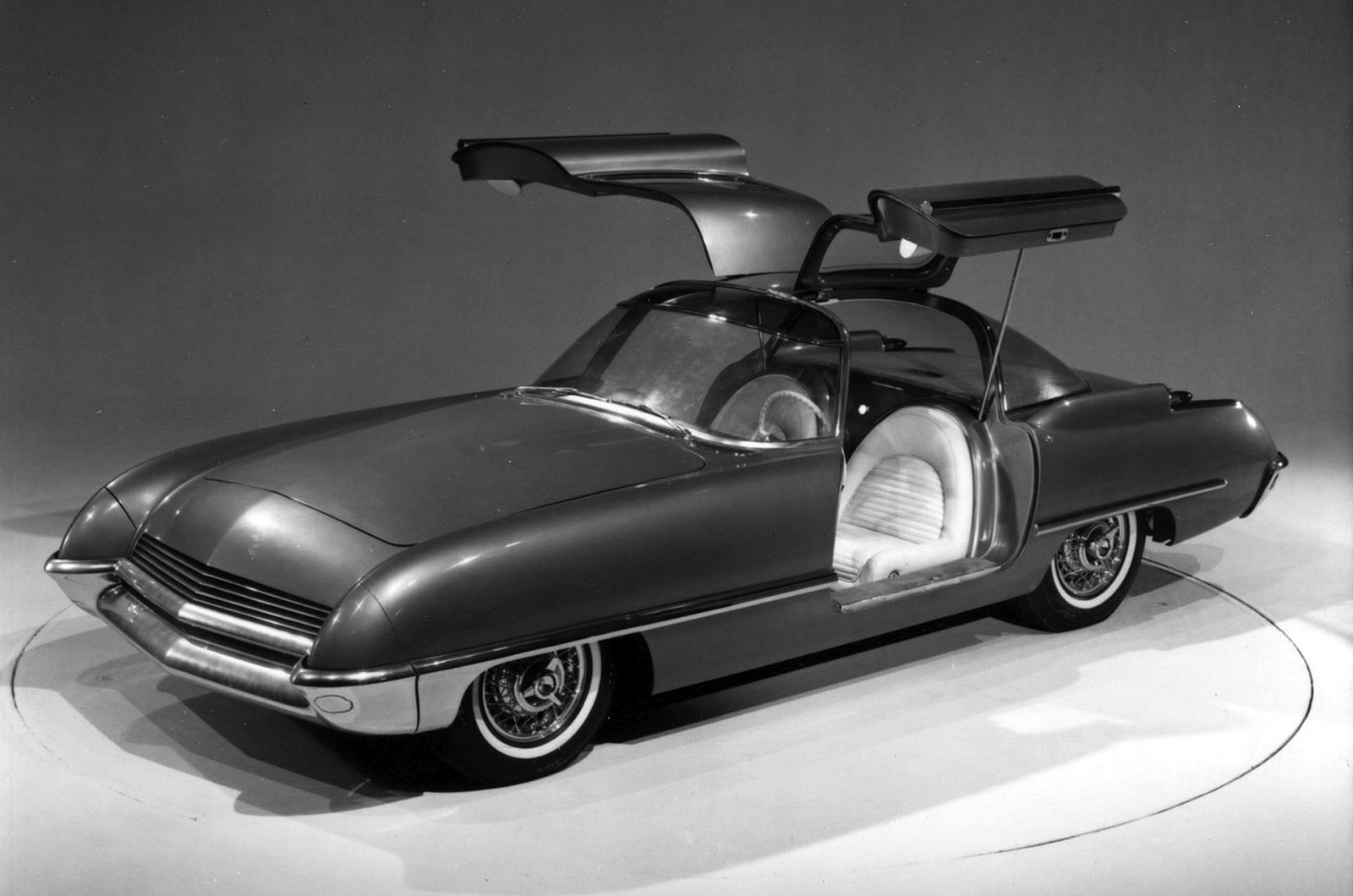 <p>Someone at Ford had clearly spent a lot of time lusting after the <strong>Mercedes 300SL Gullwing</strong>, resulting in this concept featuring exactly the same door treatment. Unveiled at the 1962 Chicago Auto Show, the Cougar 406's doors popped open and shut electrically, while power came from a 406 cubic-inch (6650cc) V8.</p>