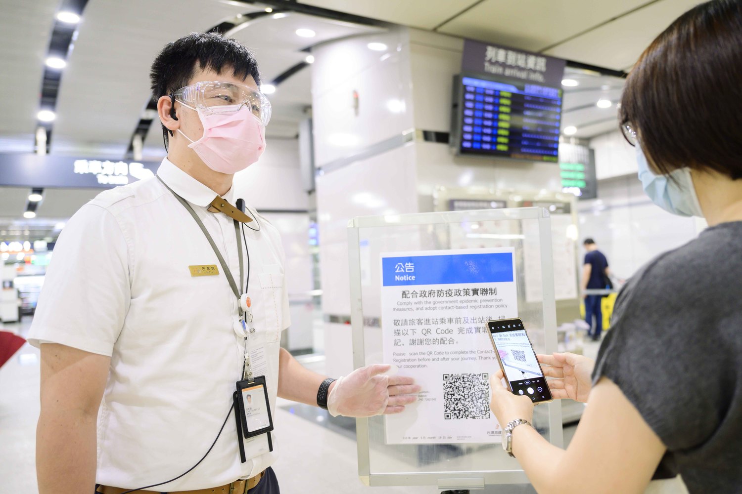 2020年乘坐大眾運輸需配戴口罩。（資料照）   圖：台灣高鐵公司／提供