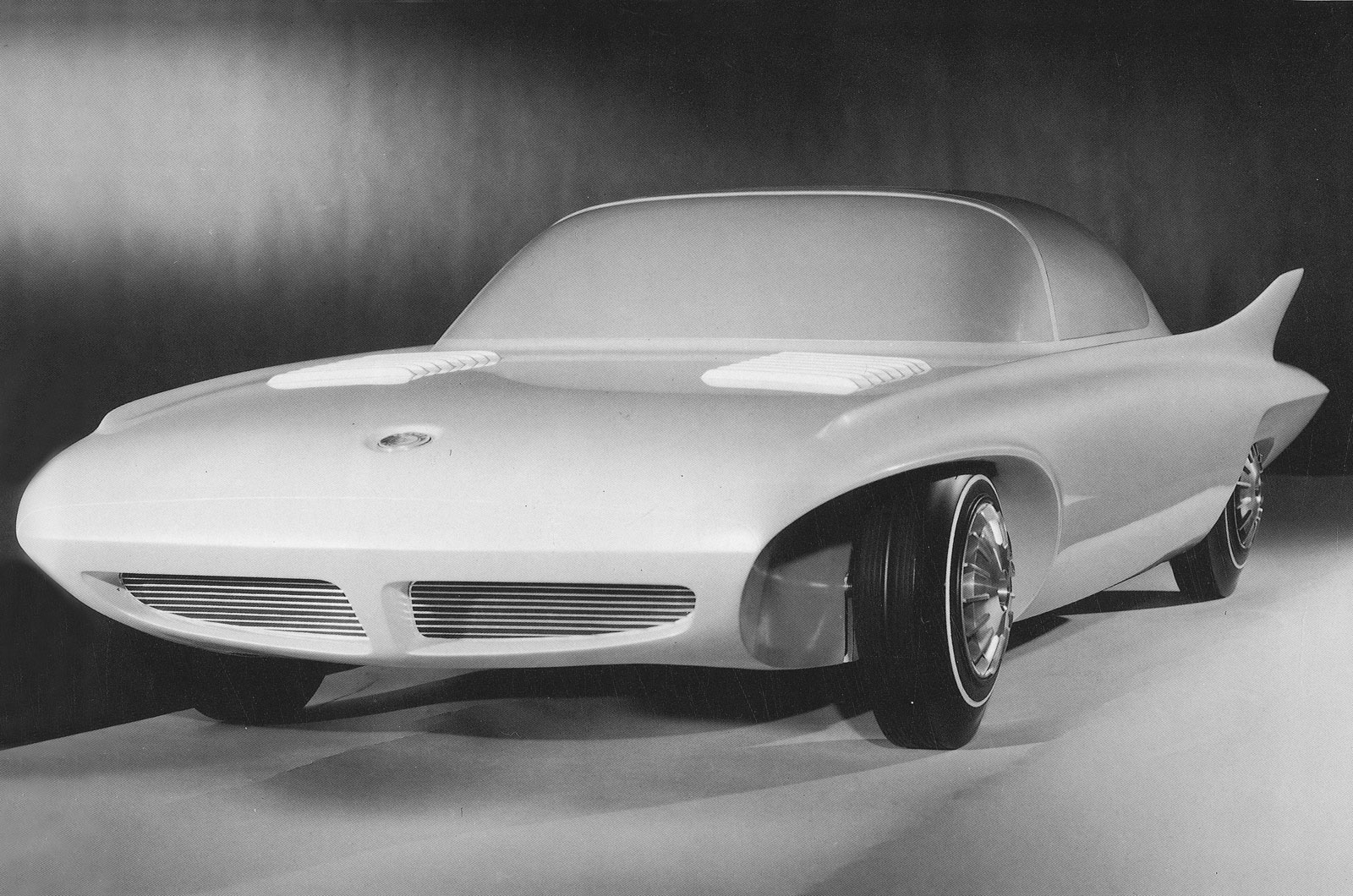 <p>Another one that never got beyond the scale model stage, the Cella from Chrysler looked futuristic enough, but it was the propulsion system that was out of this world. Instead of using a conventional engine, the Cella was powered by an electrochemical system that was supposed to transform hydrogen and oxygen into silent electrical energy to drive lightweight motors fitted to each wheel.</p>