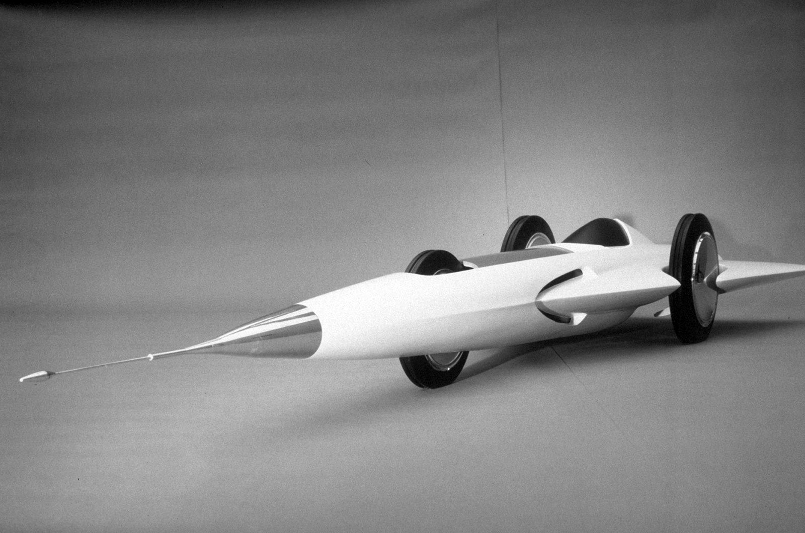 <p>Dreamed up by <strong>Alex Tremulis </strong>(1914-91), the three-wheeled Maxima was a rocket car designed to be propelled by a jet engine at speeds of up to 500mph. Way too radical to inspire any road cars, Craig Breedlove's <strong>Spirit of America </strong>land speed record car did take some of its styling cues from the Maxima.</p>