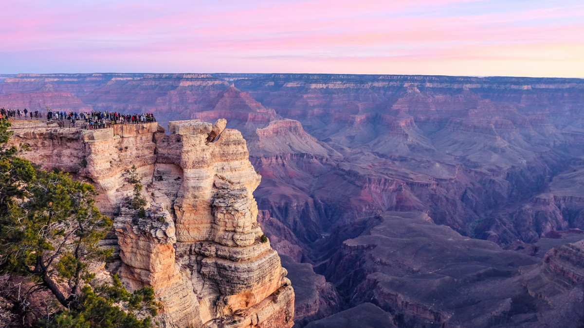 Las Vegas: Bus tour to Grand Canyon and Hoover Dam<p>When you’ve had enough of cigarette smoke, drinking and gambling in Las Vegas, take a day to see  the Grand Canyon, Hoover Dam and several other sights along the way on a full-day bus tour from Vegas. </p>