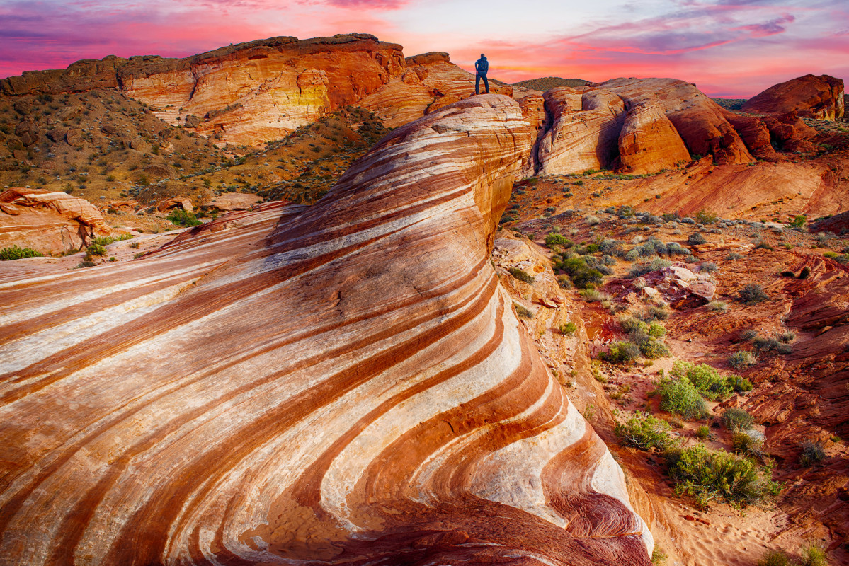 Valley of Fire Hiking Tour from Las Vegas<p>Escape the neon and slot machines with an excursion to Valley of Fire State Park, about an hour's drive from Las Vegas. The park is known for its stunning red sandstone formations which formed from shifting sand dunes 150 million years ago.</p>