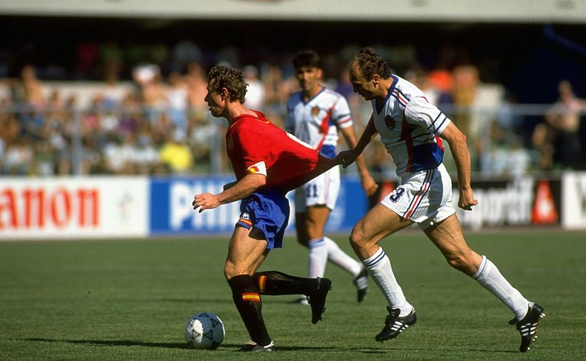 World cup 2. 1990 World Cup Espana Yugoslavia. Югославия 1990 по футболу. World Cup 1990. Испания 1990 фото.