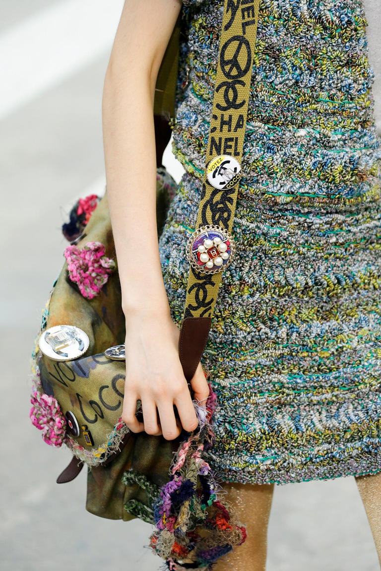 Bag charm : seul ce détail mode suffit pour rendre son look plus pointu