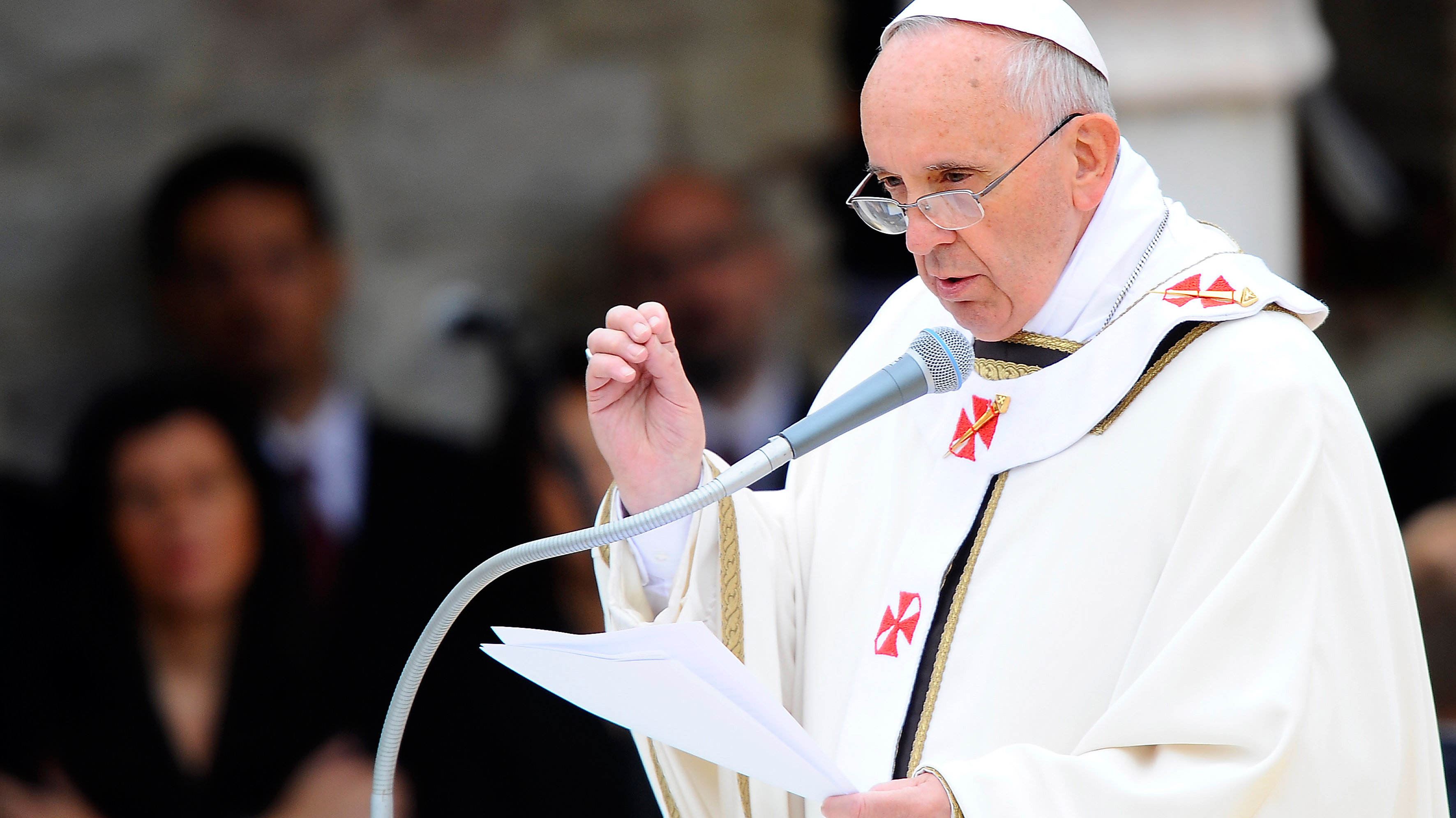 oburzenie błogosławieństwem par homoseksualnych. papież: to hipokryzja
