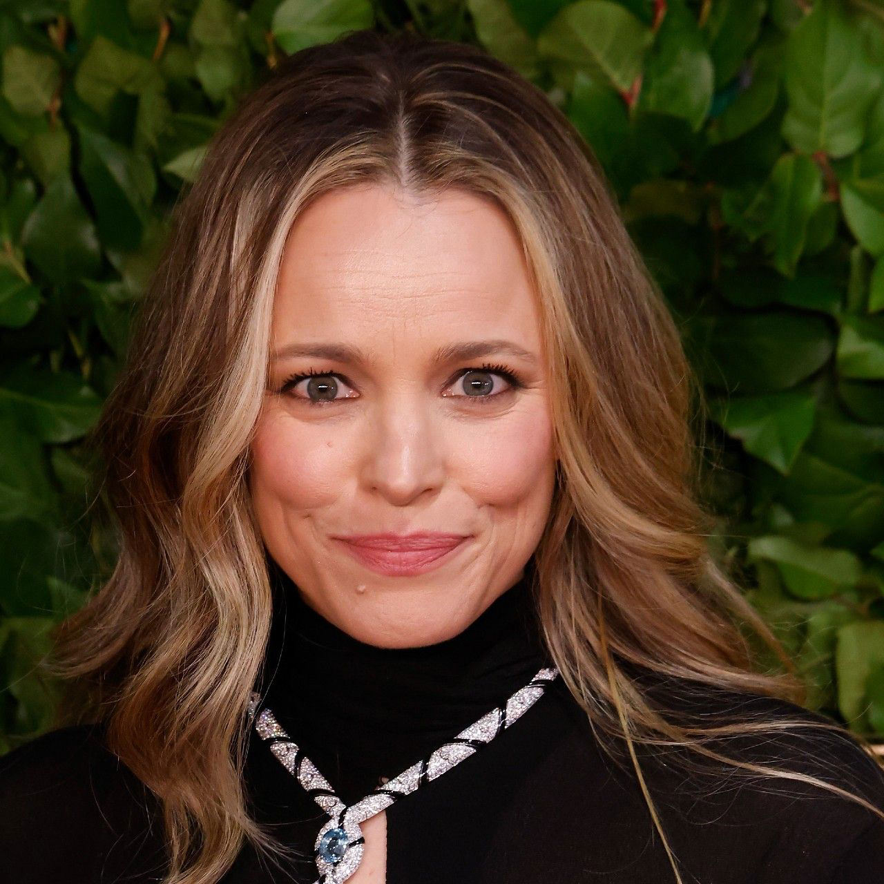 Rachel McAdams Pairs A Givenchy Dress With Bulgari Jewelry On the Red ...