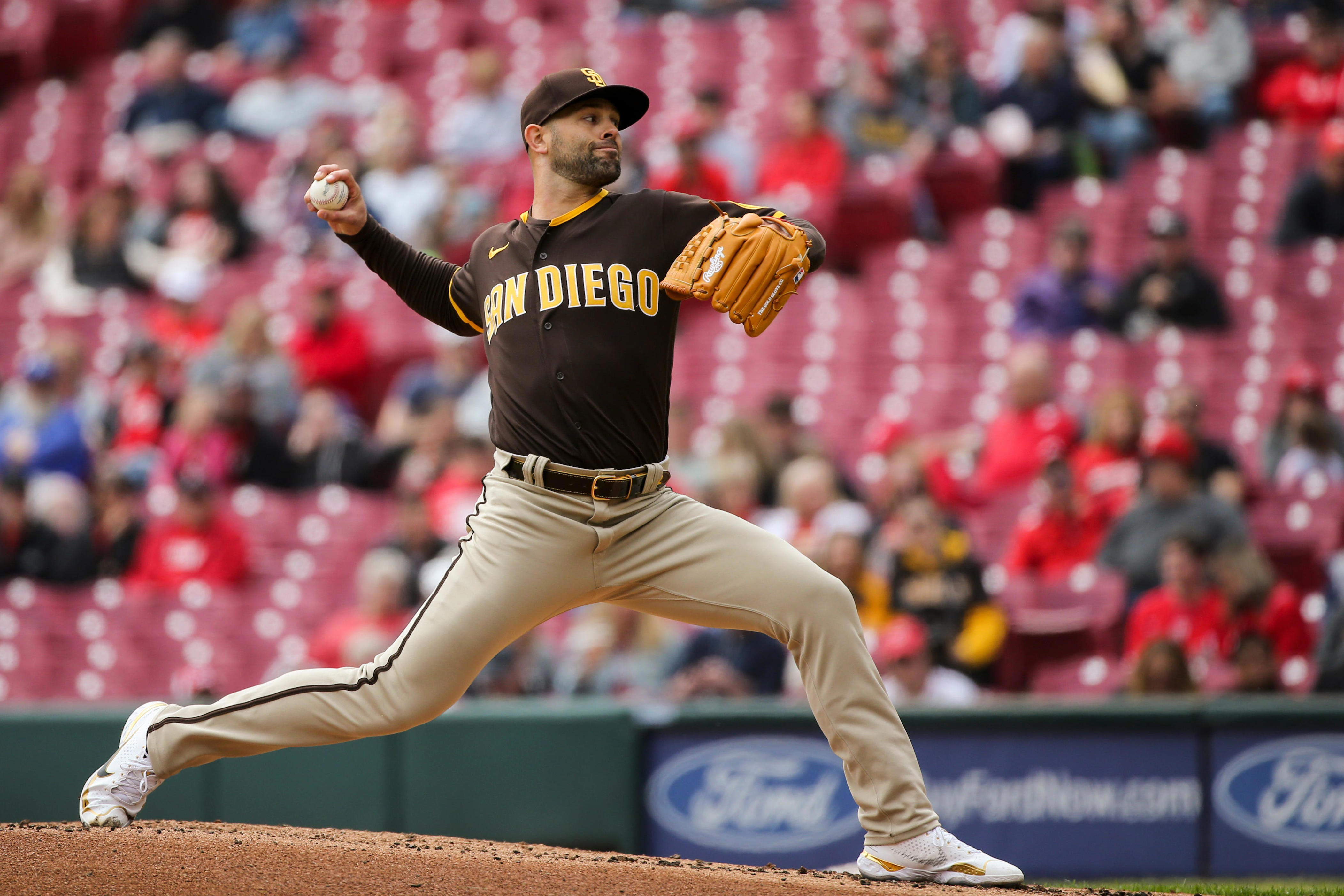 Nick Martinez, who led San Diego in games pitched, to sign with