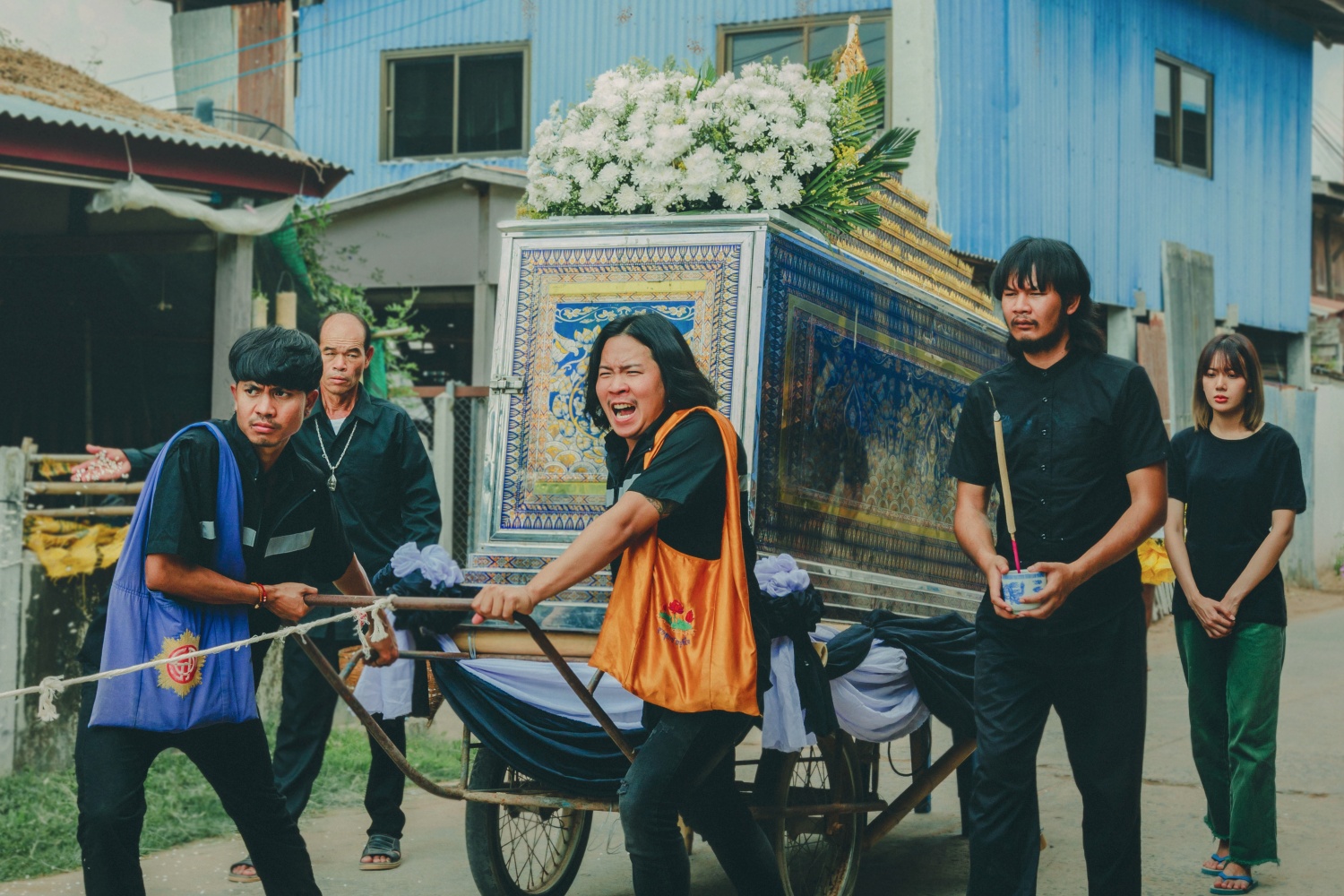 《送葬人》以泰國東北的葬禮習俗為拍攝主題。（車庫娛樂提供）