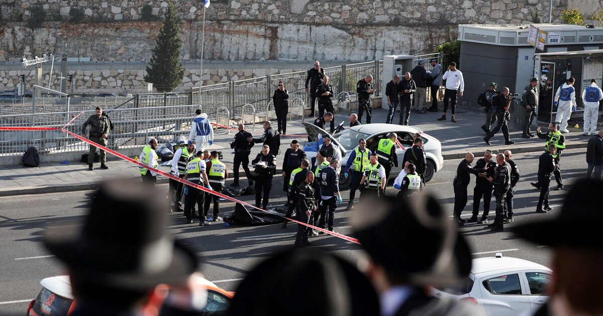 อุกอาจ! ชาวปาเลสไตน์ 2 คนกราดยิงใส่ป้ายรถเมล์ในเยรูซาเล็ม ดับ 3 เจ็บ 8