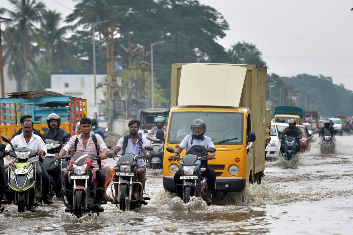 chennai waterlogged after heavy downpour; 16 tamil nadu districts on alert for next 3 hours | updates