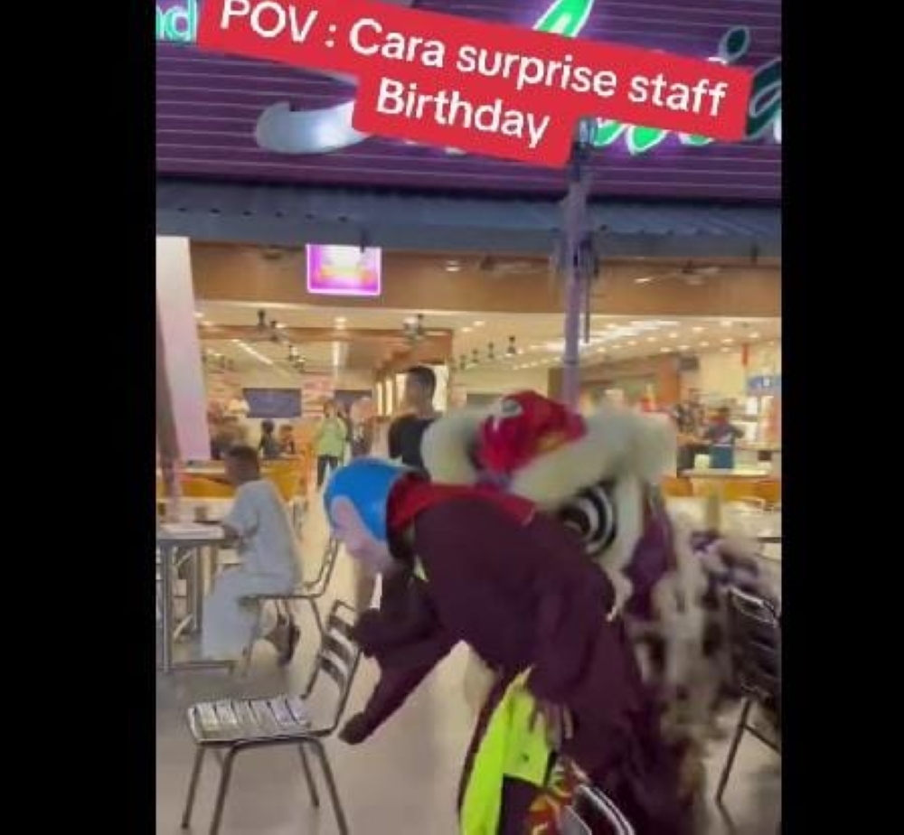 padang serai jewellery shop worker gets lion dance performance for her birthday, courtesy of employer (video)