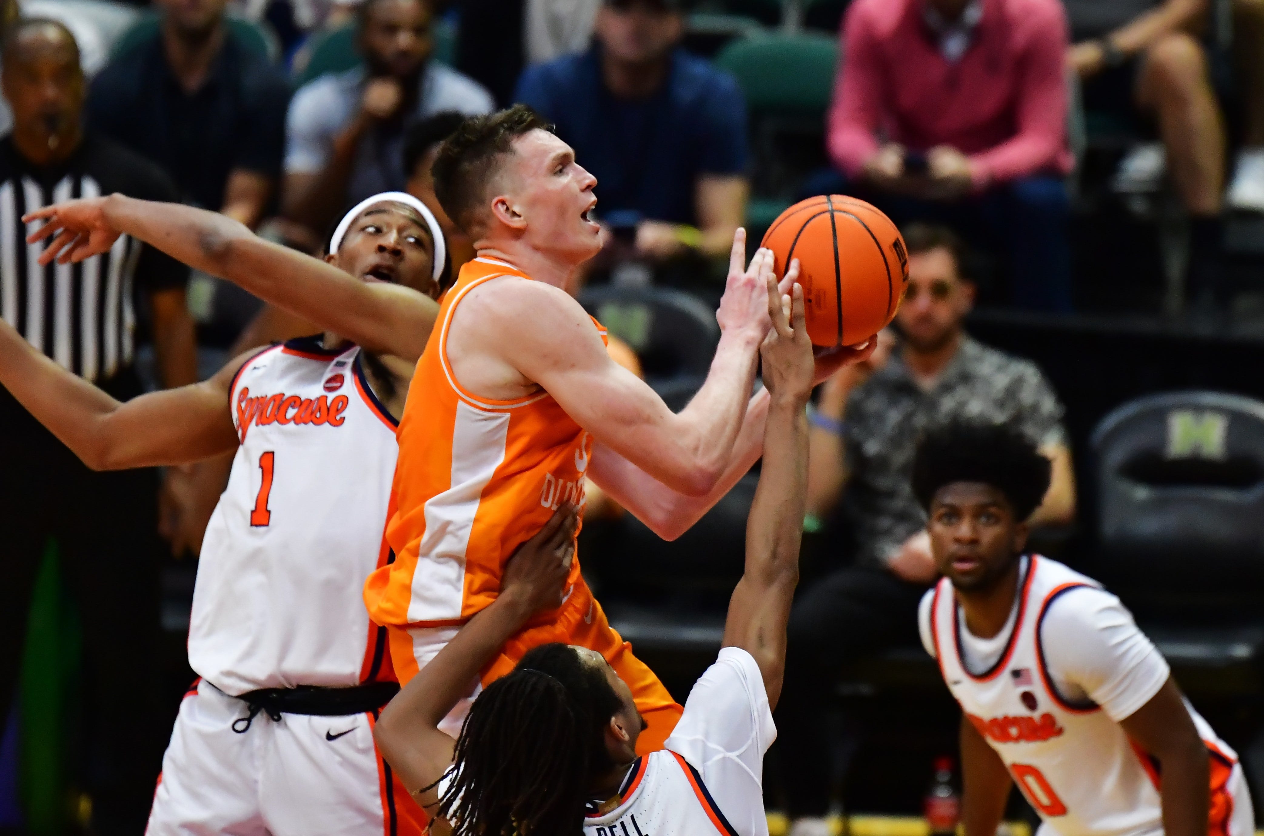 Dalton Knecht injury update before Tennessee basketball hosts Mason