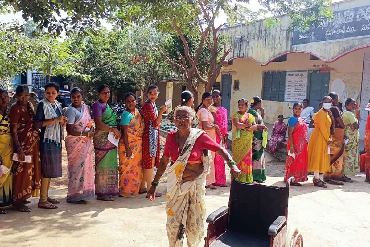 lok sabha elections -- phase 2 voting underway: 25 per cent turnout till 11 am
