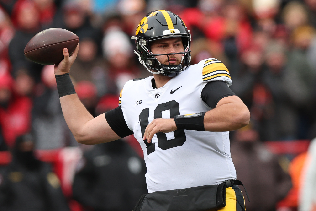 Big Ten Quarterbacks Ranked By Total QBR At End Of The Regular Season