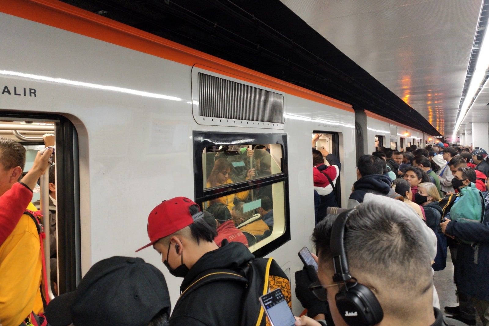 línea 1 ¿qué provocó el caos de esta mañana en el metro cdmx?