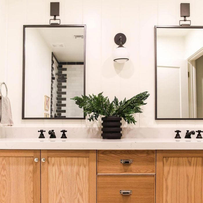 8 Black-and-White Bathroom Decor Ideas