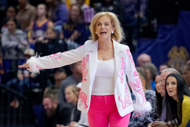 LSU women's basketball takes a slight dip in USA TODAY Sports Coaches ...