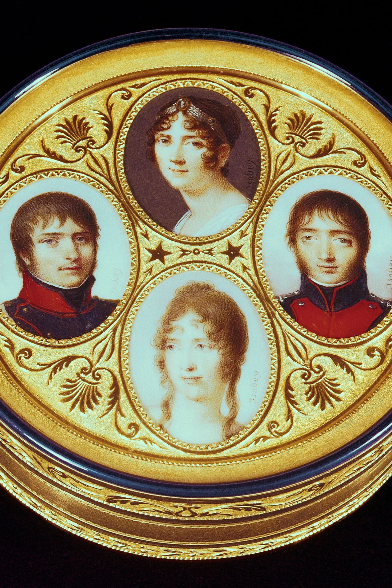 <p>Da questo matrimonio nacquero due figli: Eugène, nato nel 1781, che fu poi adottato da Napoleone e divenne Viceré d'Italia sotto l'Impero, e Hortense, nata nel 1783, che nel 1802 sposò Louis, uno dei fratelli dell'Imperatore, con il quale ebbe il futuro Napoleone III.</p>