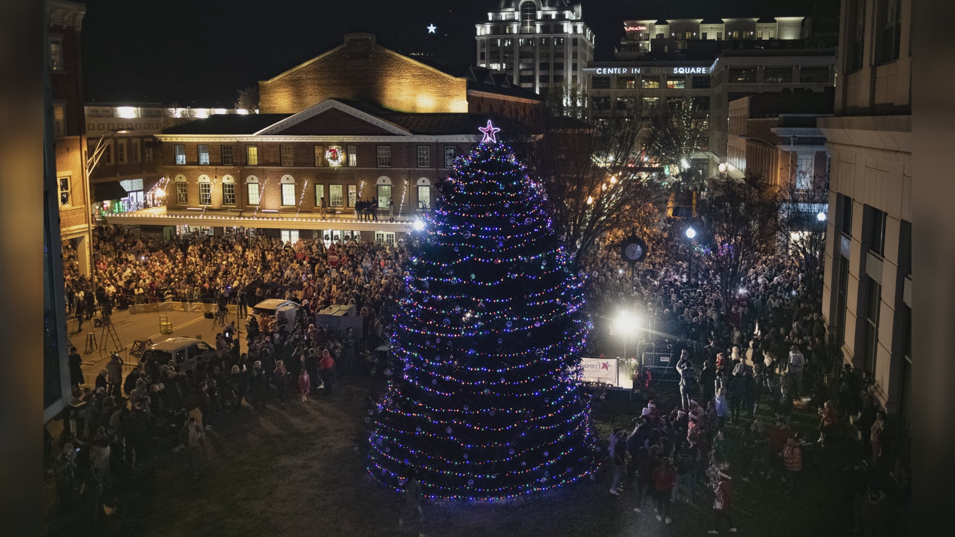 Dickens of a Christmas kicks off with City of Roanoke Christmas tree