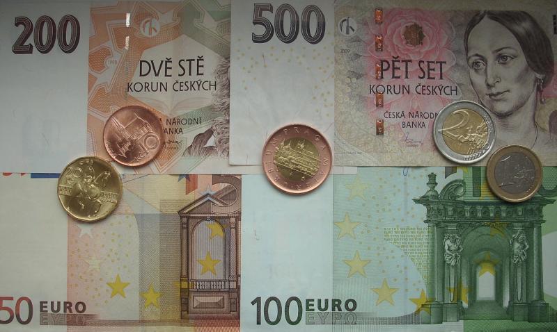česká měna zpevnila k euru i dolaru, pražská burza oslabila