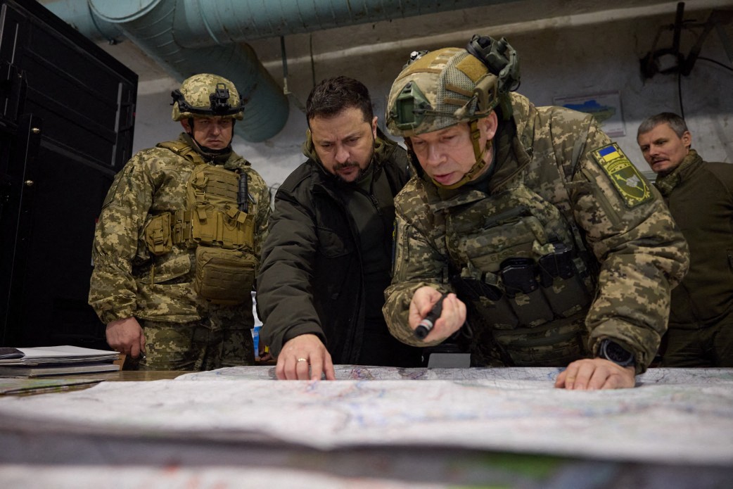 az ukrán szárazföldi erők parancsnoka szerint nehéz a helyzet a frontvonalakon