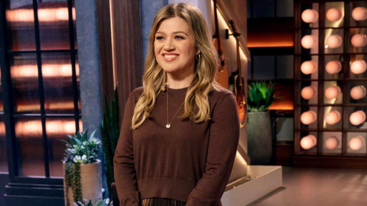 Kelly Clarkson Was All Smiles As Gay Couple Got Married At Her Final ...