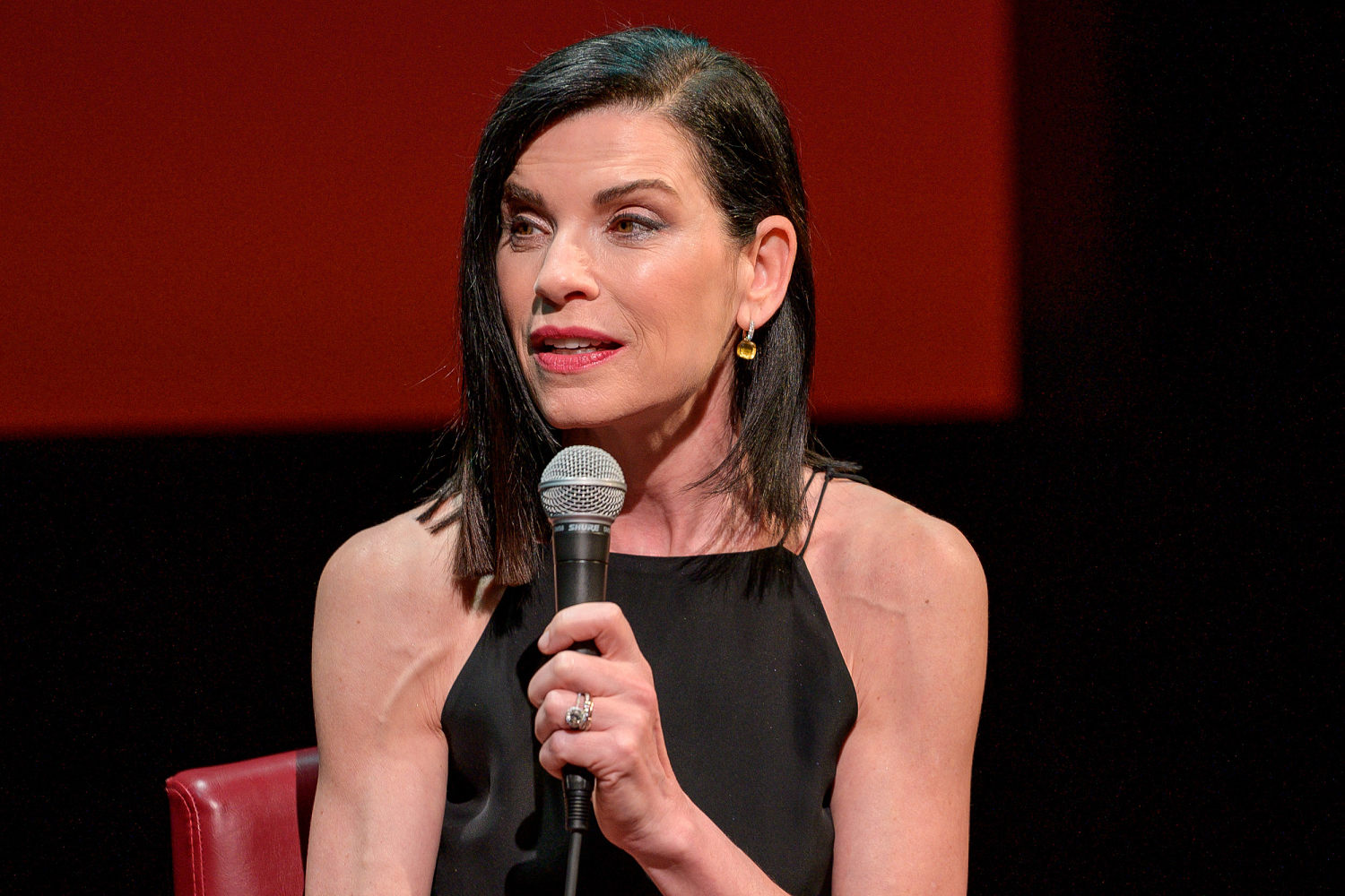 julianna margulies apologizes for saying black people have been ‘brainwashed to hate jews’