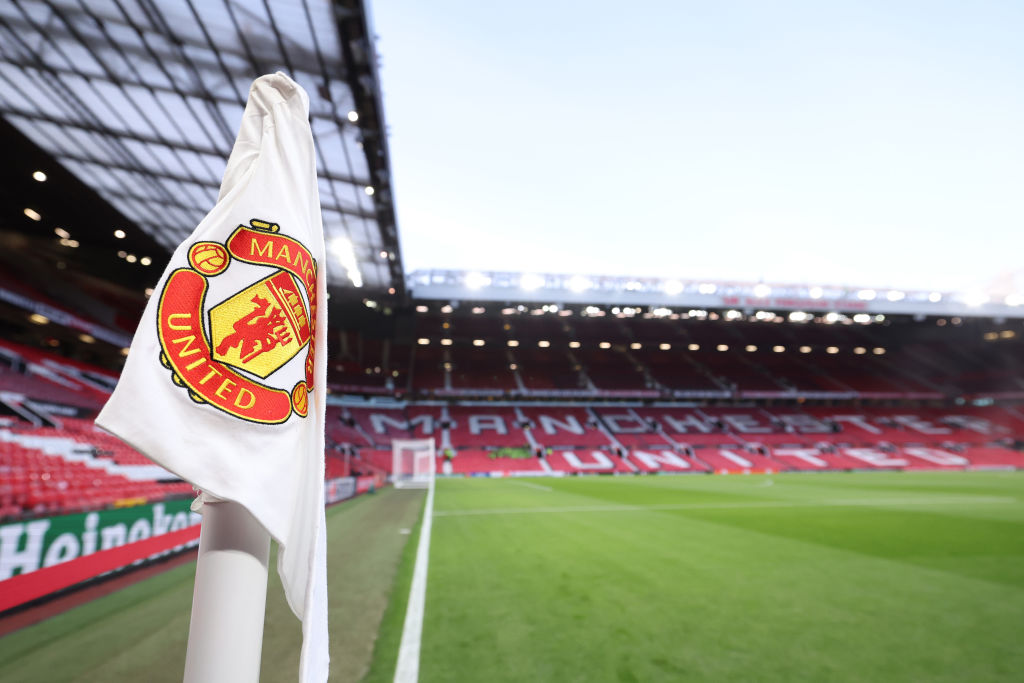 man utd apologise for dumping club legend out of his old trafford seat