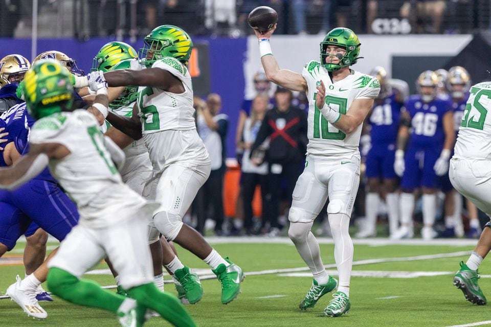 No. 5 Oregon Ducks Fall To No. 3 Washington Huskies In Pac-12 ...