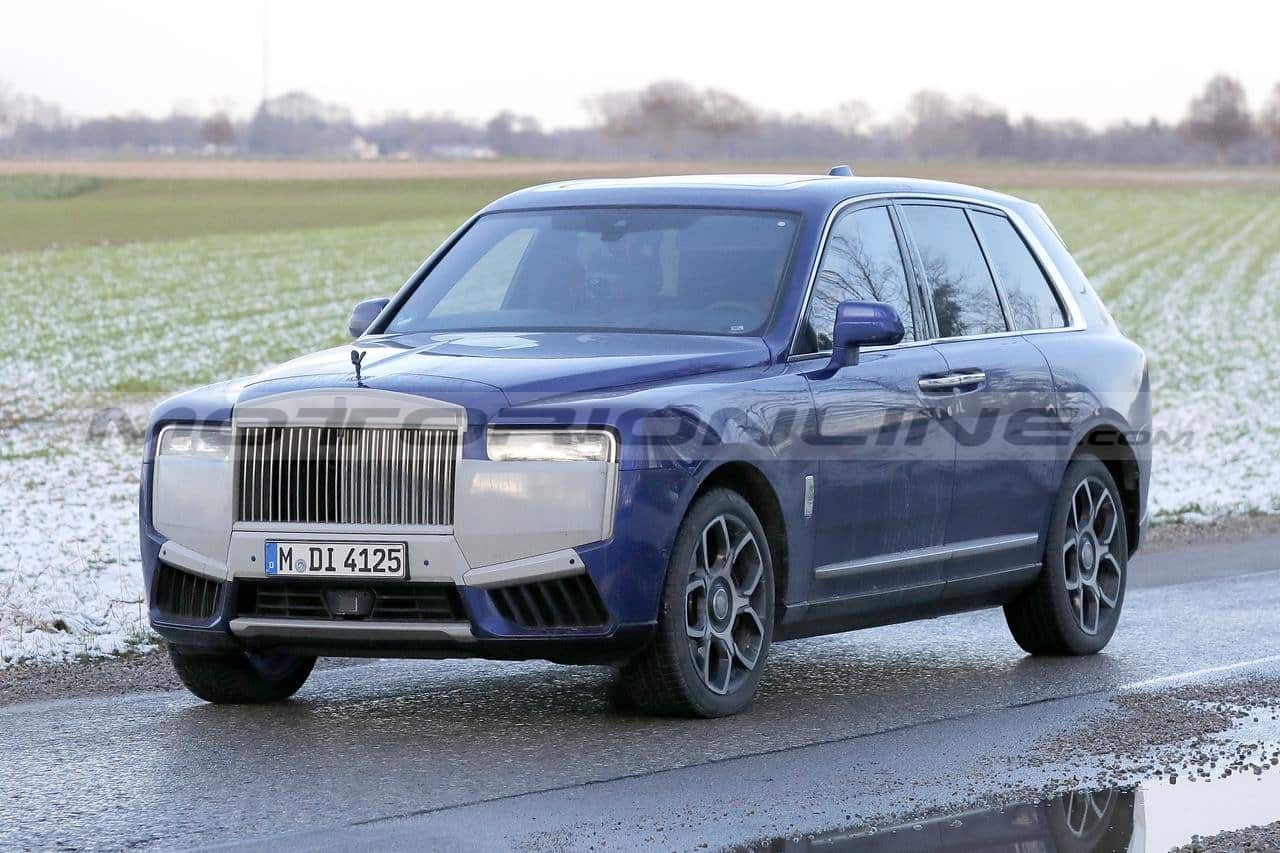 Rolls-Royce Cullinan 2025: Primo Avvistamento Del Nuovo Restyling [FOTO SPIA]