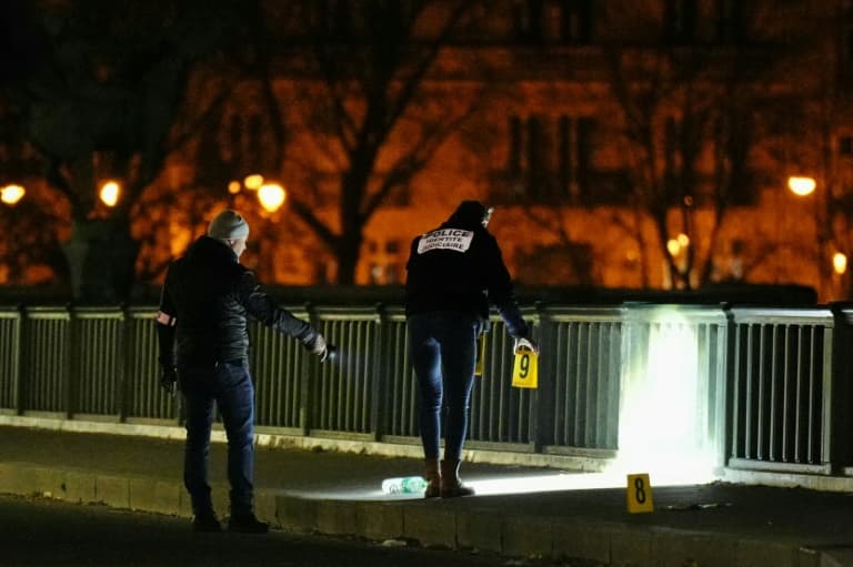 attaque à paris: l'assaillant était en contact avec les terroristes de magnanville et de saint-etienne-du-rouvray