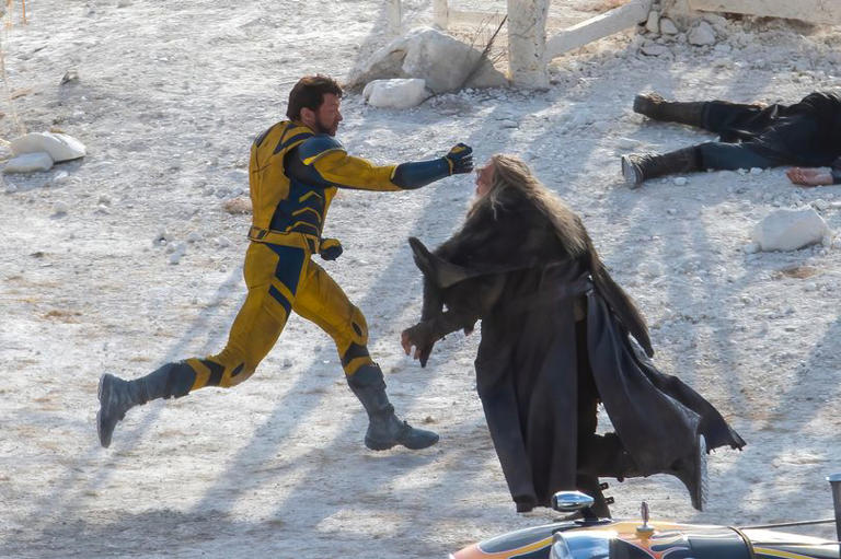 Wolverine takes on Sabretooth