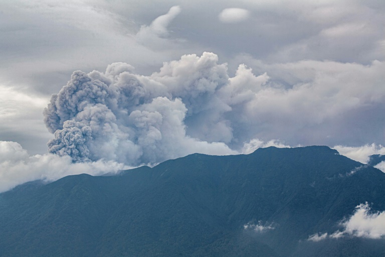 11 hikers dead after indonesia volcano erupts, survivors found