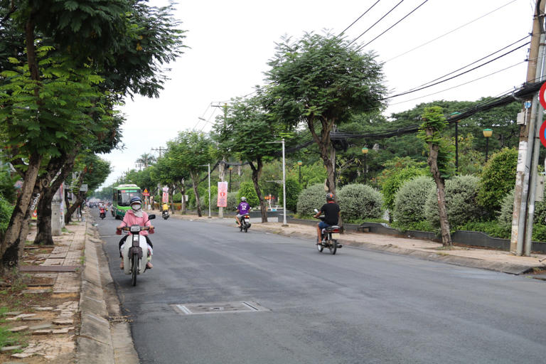 Tiền Phong Sau đó, cầu Cần Giờ băng qua đường Nguyễn Bình (huyện Nhà Bè). 1