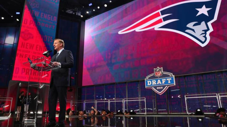 Commissioner Roger Goodell announces the Patriots' first-round pick at the 2018 NFL Draft.