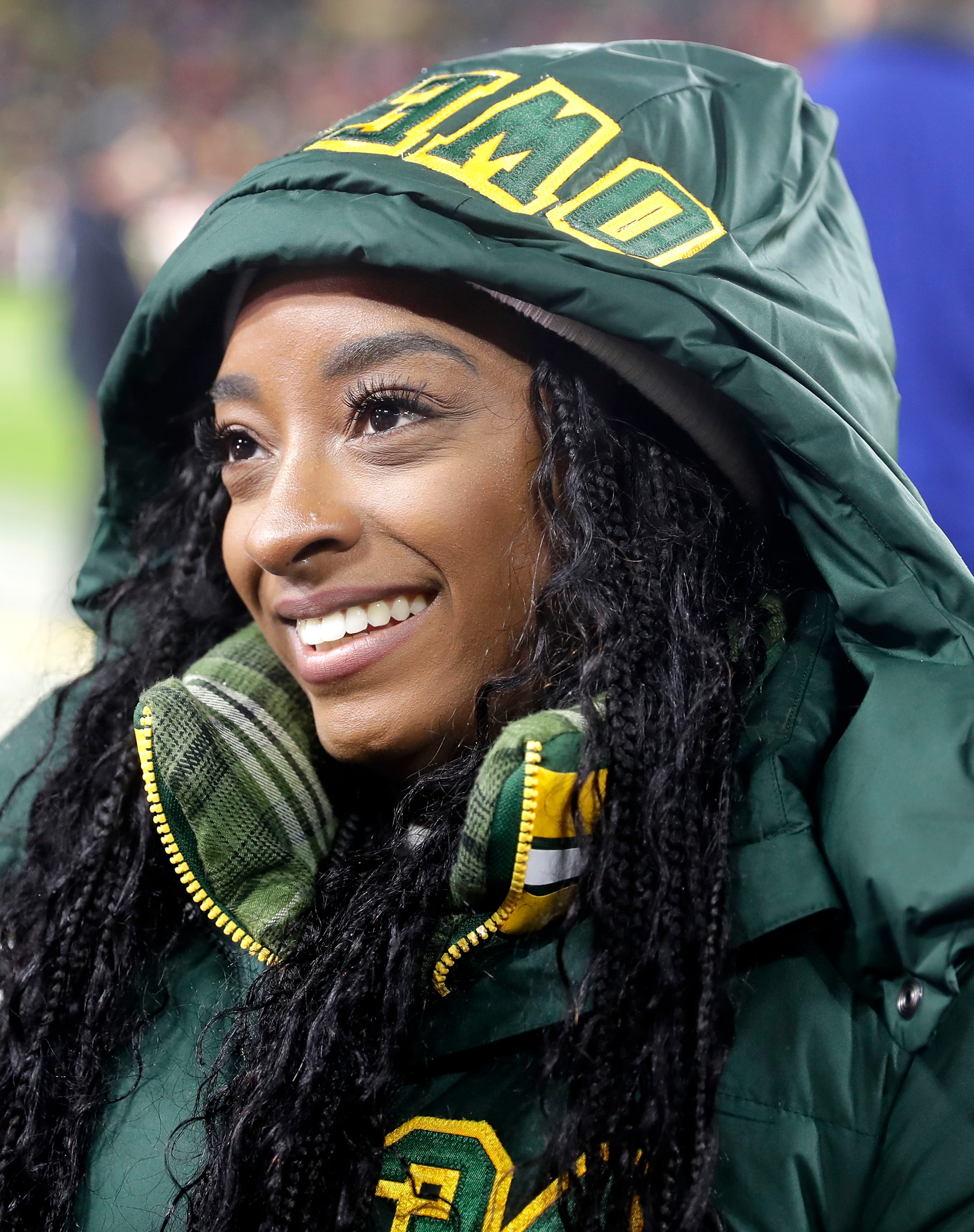 Simone Biles reacts to Packers advancing to playoffs, game vs. Cowboys