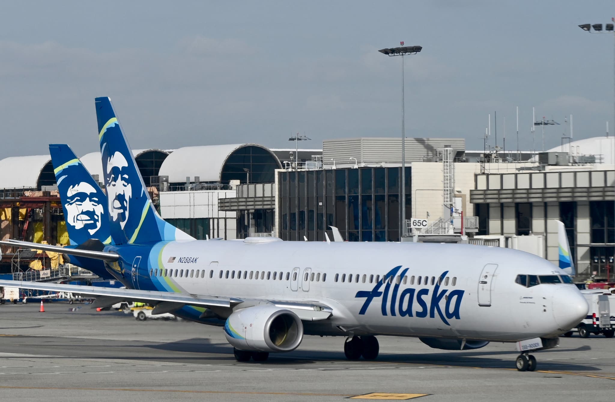 interdiction de décoller: tous les avions d'alaska airlines obligés de rester au sol