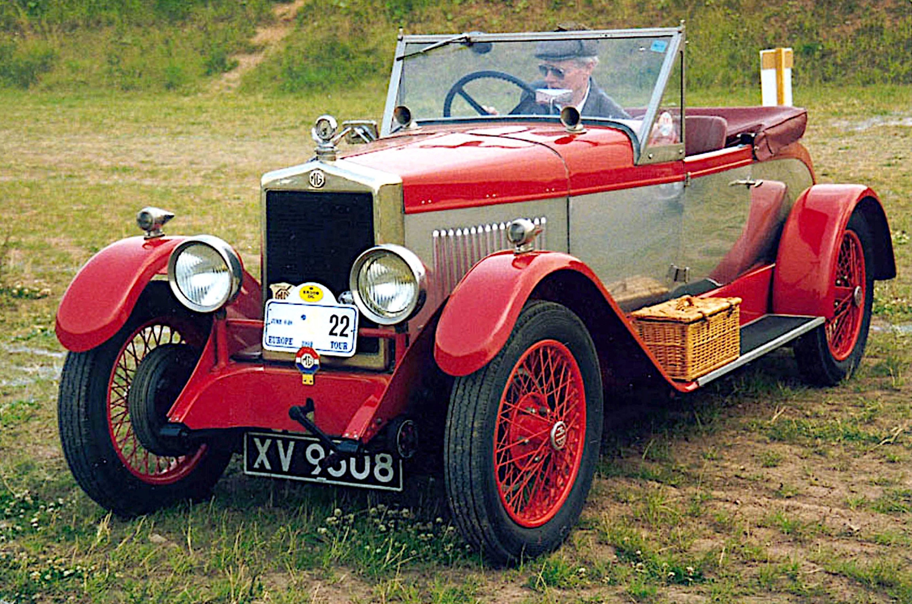 Mg страна производитель. МG автомобиль. MD машина. Car 1927. MG история автомобильной марки.