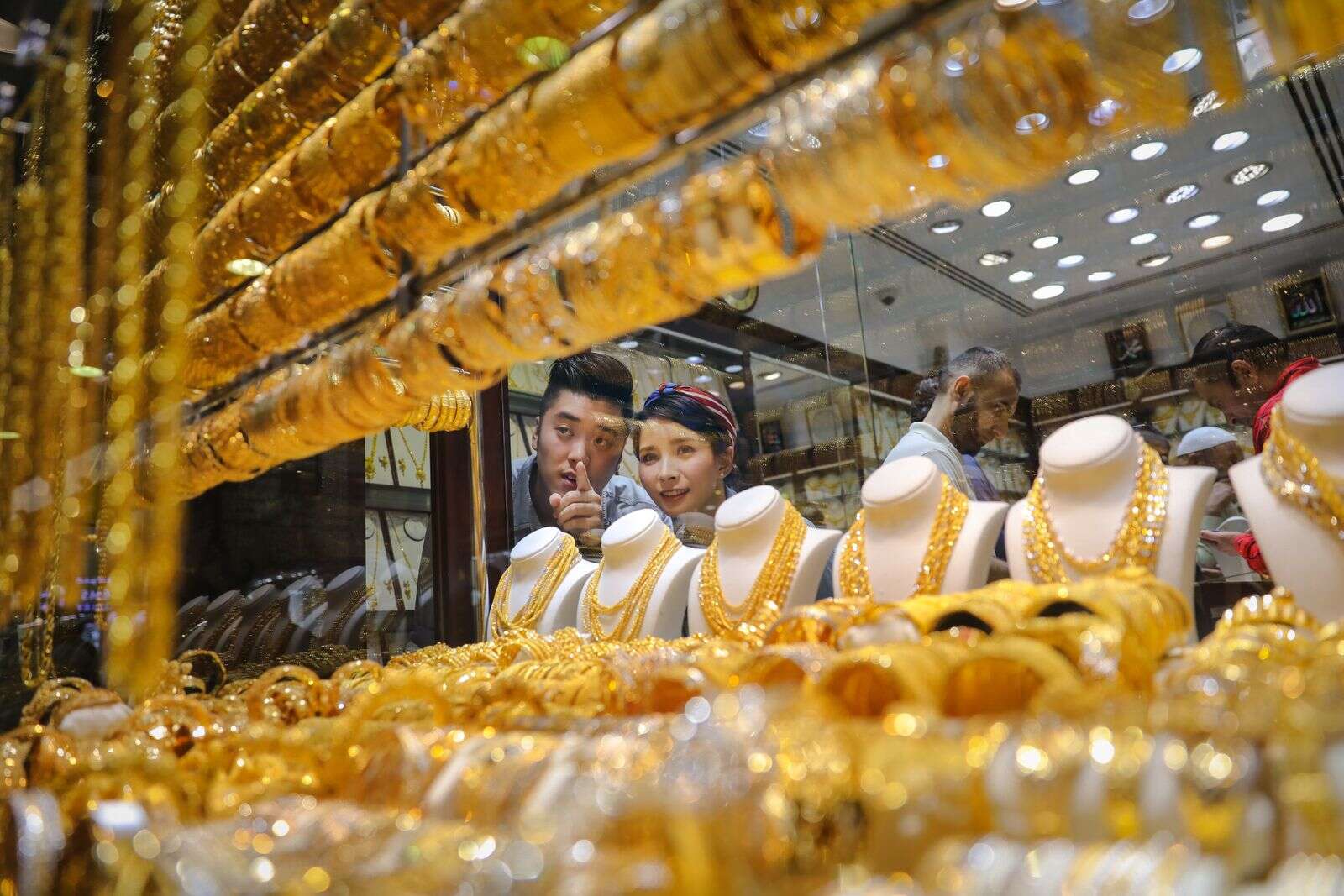 Дубай golden. Рынок золота Gold Souk. Голд СОУК Дубай. ОАЭ, Gold Souk, Deira,Dubai. Golden Souk в Дубае.