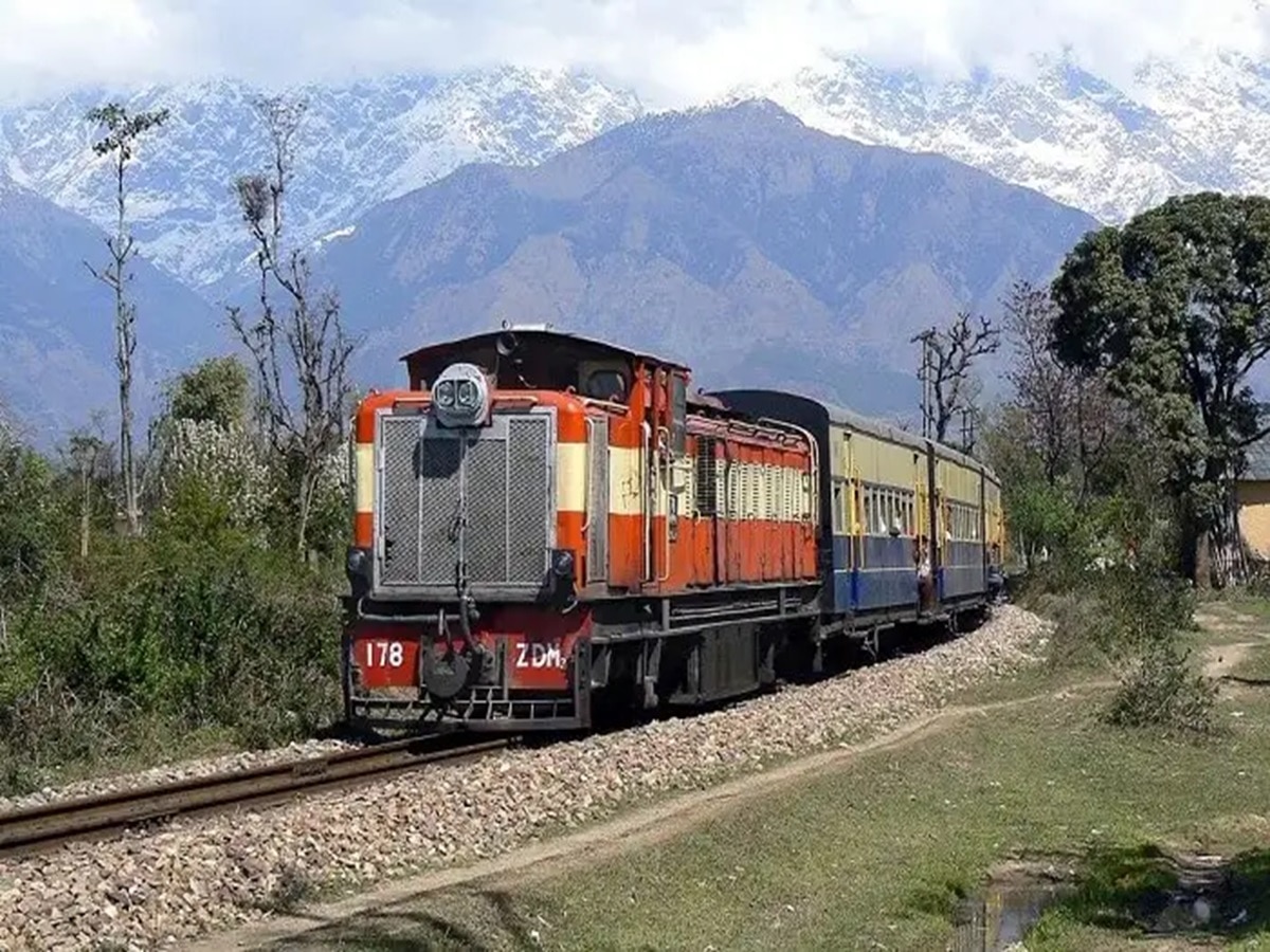 Train check. KANGRA Valley. Railway Valley. Simla Railway. Full Train.