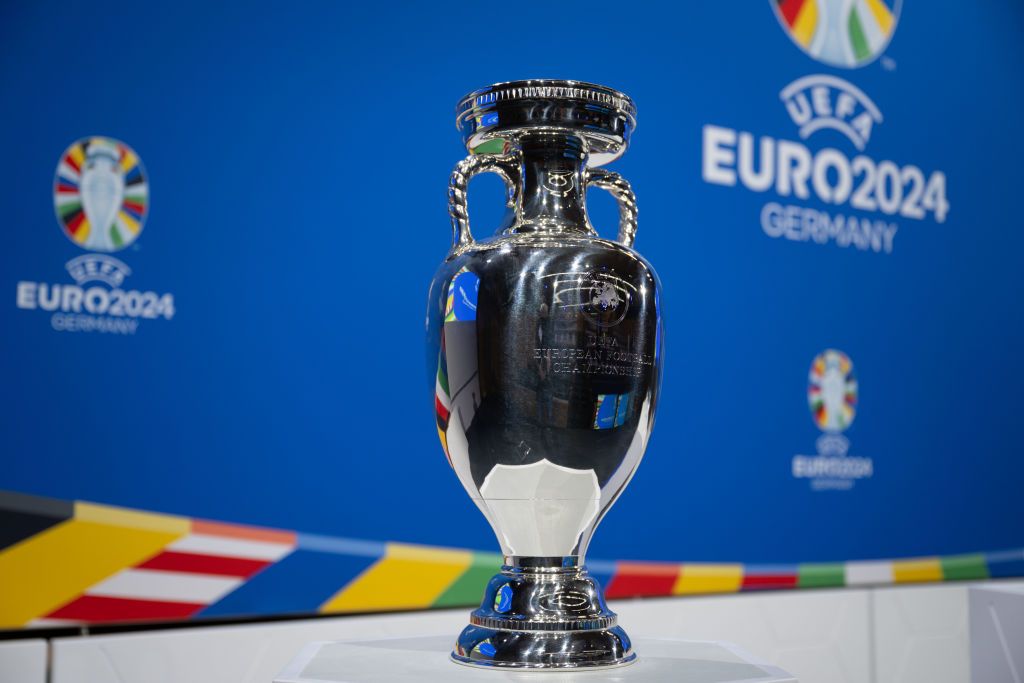 Европе 2024 википедия. UEFA Euro Trophy 2024 vector. UEFA Euro Trophy 2024 PNG.